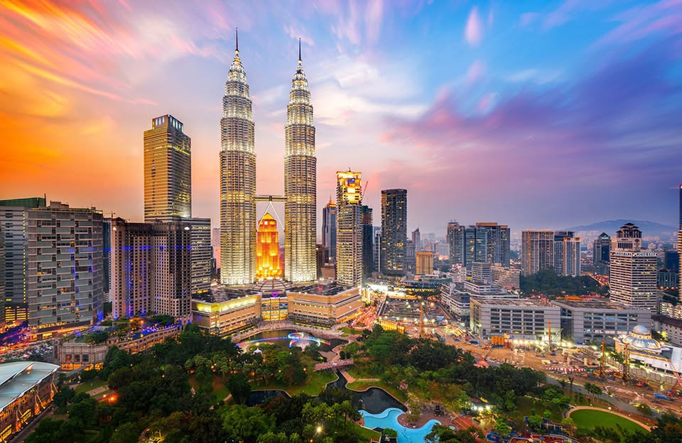 吉隆坡 KLCC 双子塔与城市景观